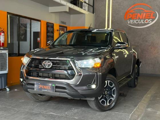 TOYOTA HILUX 2.8 D-4D TURBO DIESEL CD SRV 4X4 AUTOMÁTICO TOYOTA HILUX 2.8 D-4D TURBO DIESEL CD SRV 4X4 AUTOMÁTICO